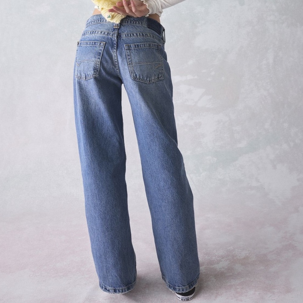 BDG Kayla low rise straight leg Women's Jeans in color Austin
